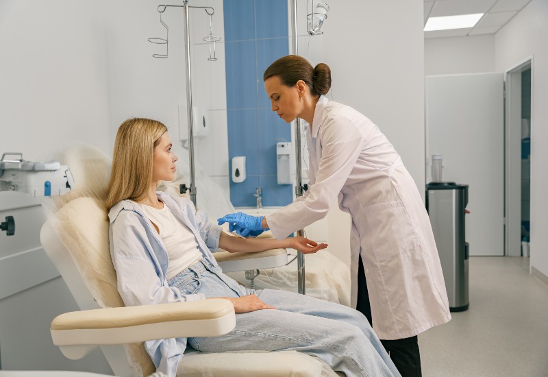 Doctor at GI Specialists of Georgia Performing an Infusion Therapy Treatment in Atlanta